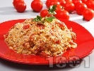 Рецепта Миш маш с червени чушки (пиперки), яйца, сирене и домати на тиган